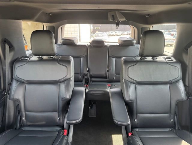 Used 2025 Ford Expedition Platinum w/ Stealth Performance Package AWD/4WD image 27