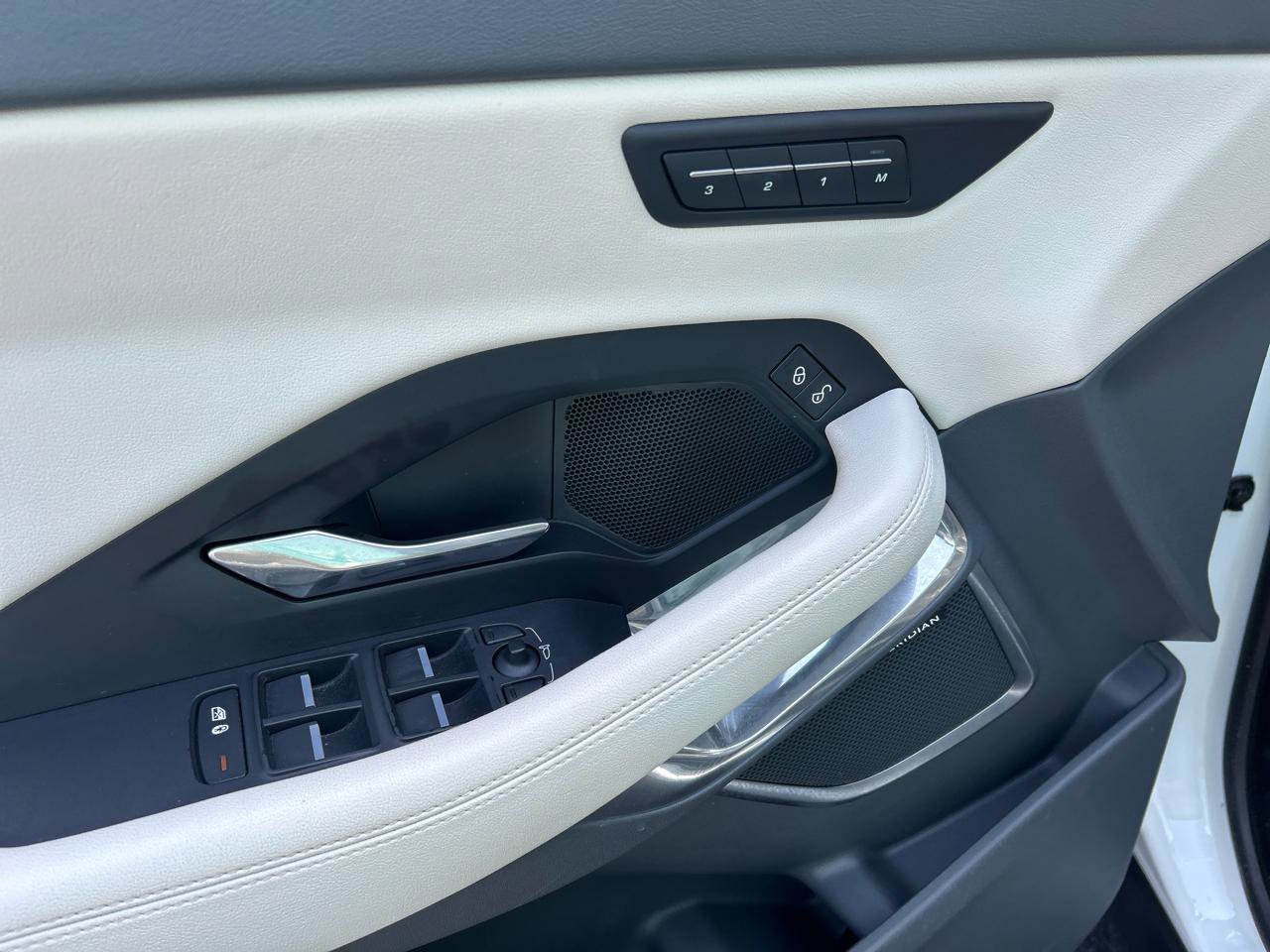 Used 2020 Jaguar E-PACE SE image 13