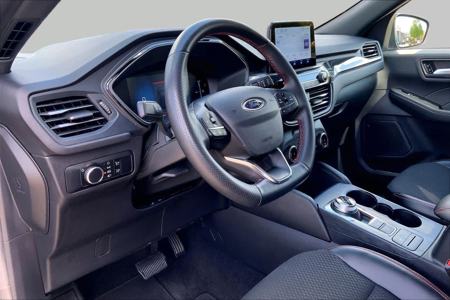 Used 2025 Ford Escape ST-Line AWD/4WD image 17
