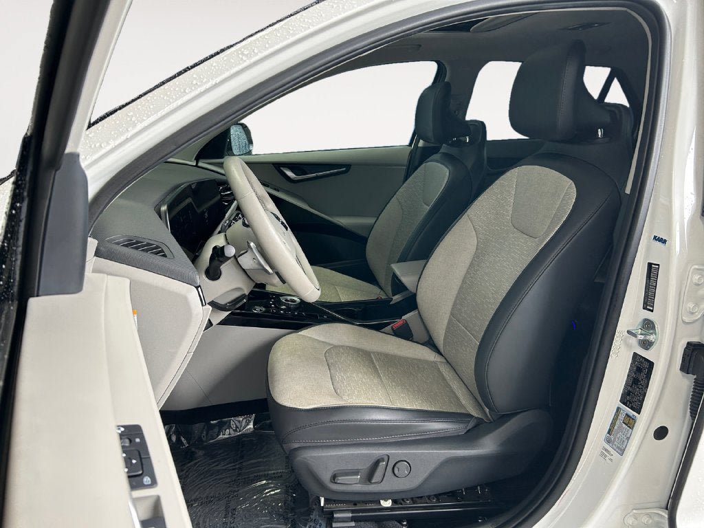 Used 2023 Kia Niro Wave FWD image 7