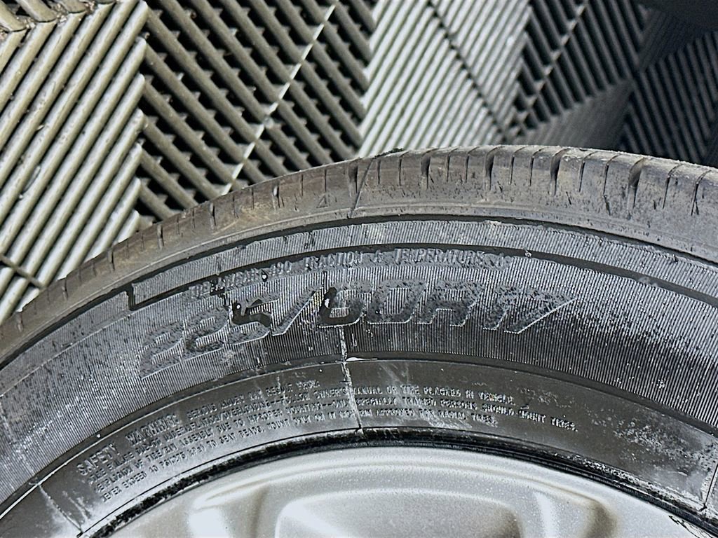 Used 2020 Jeep Cherokee Latitude Plus image 33