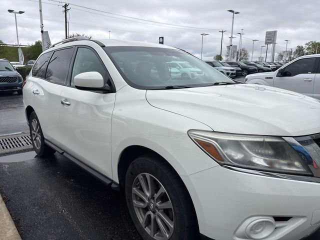 Used 2016 Nissan Pathfinder S image 2