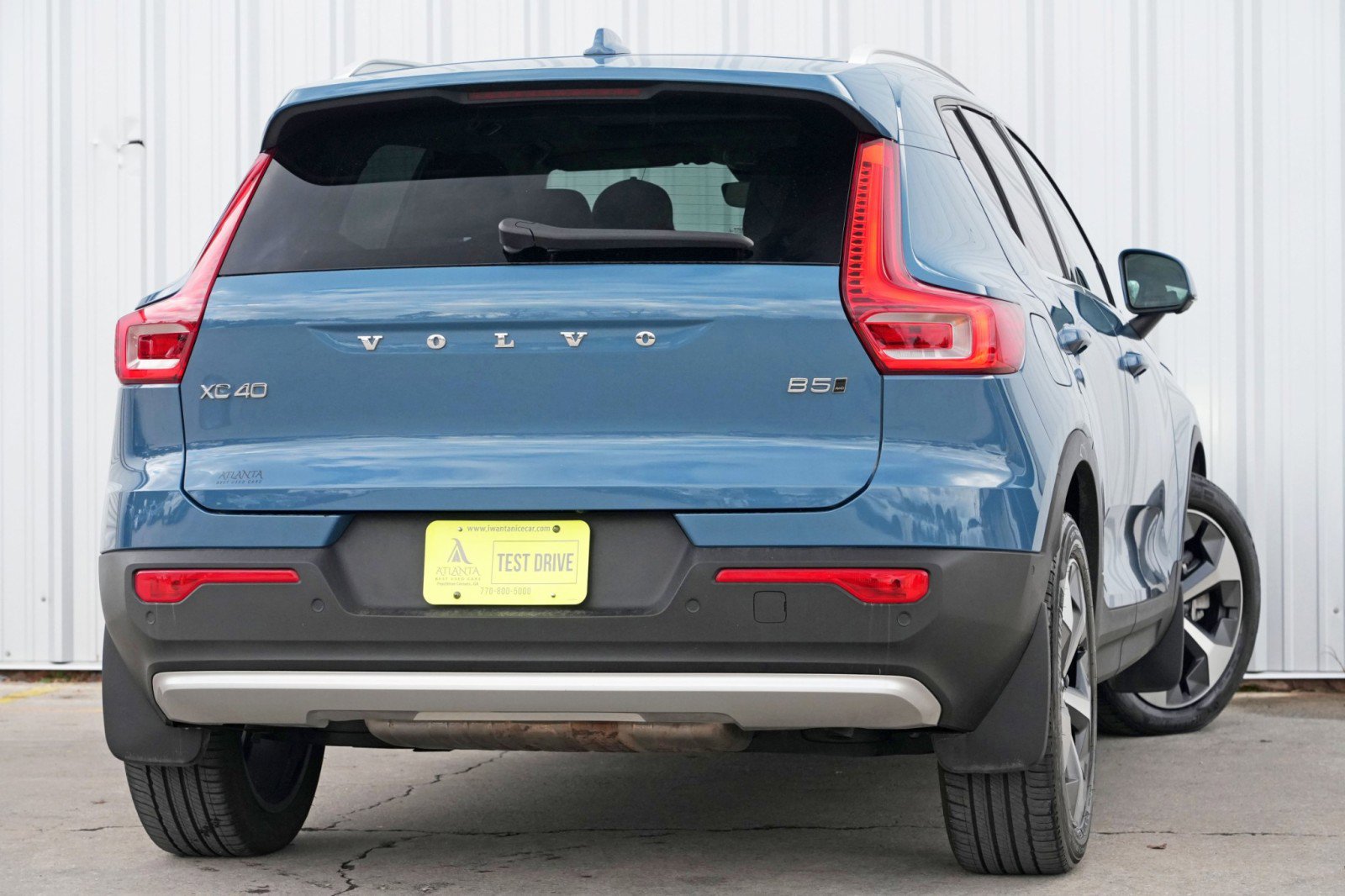 Used 2023 Volvo XC40 B5 Ultimate image 4