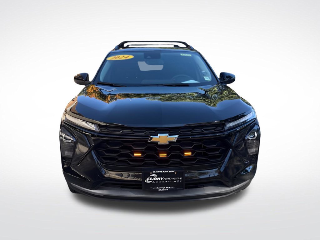 Used 2024 Chevrolet Trax LT FWD image 2
