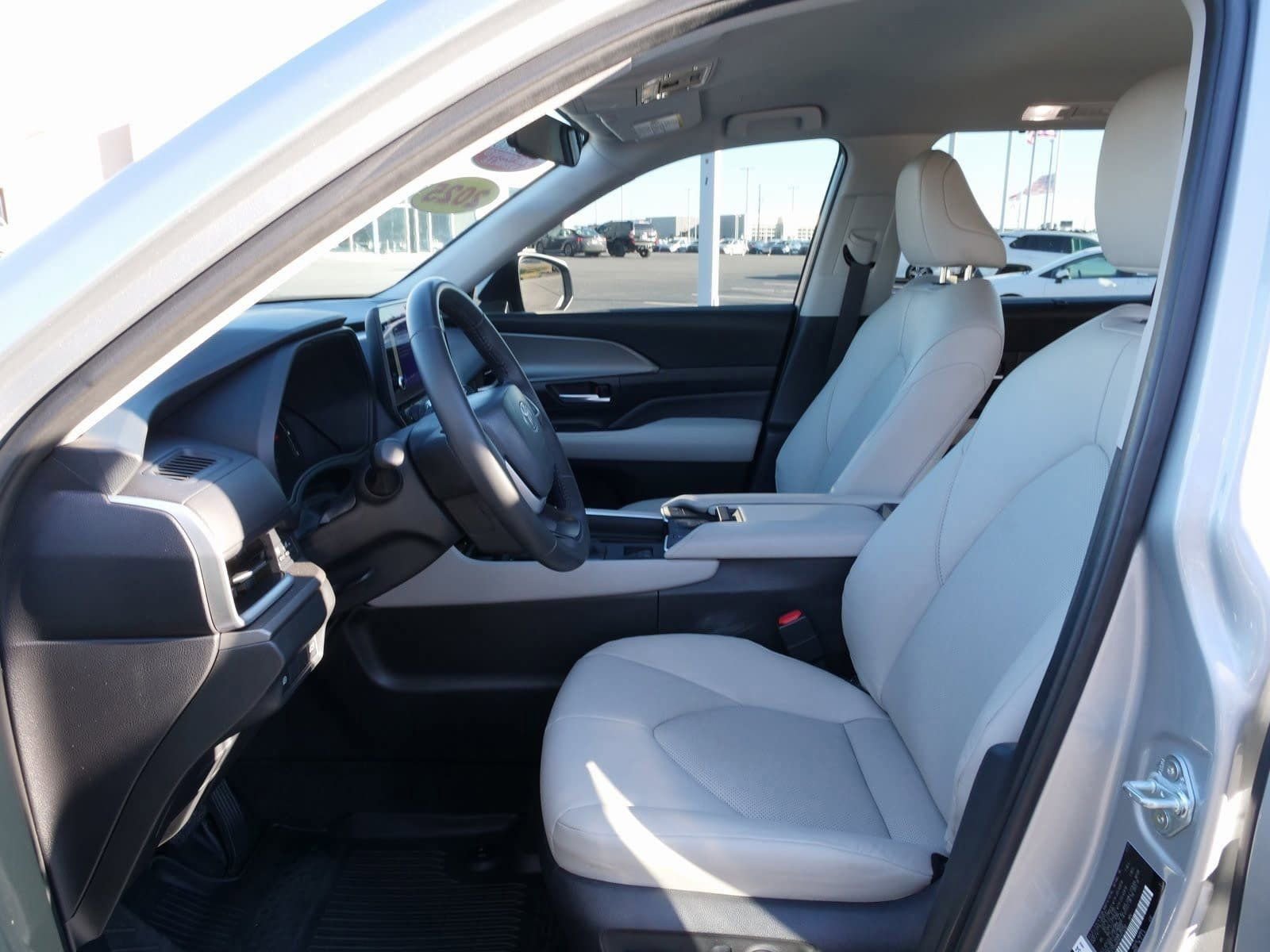 Used 2025 Toyota Grand Highlander AWD image 18