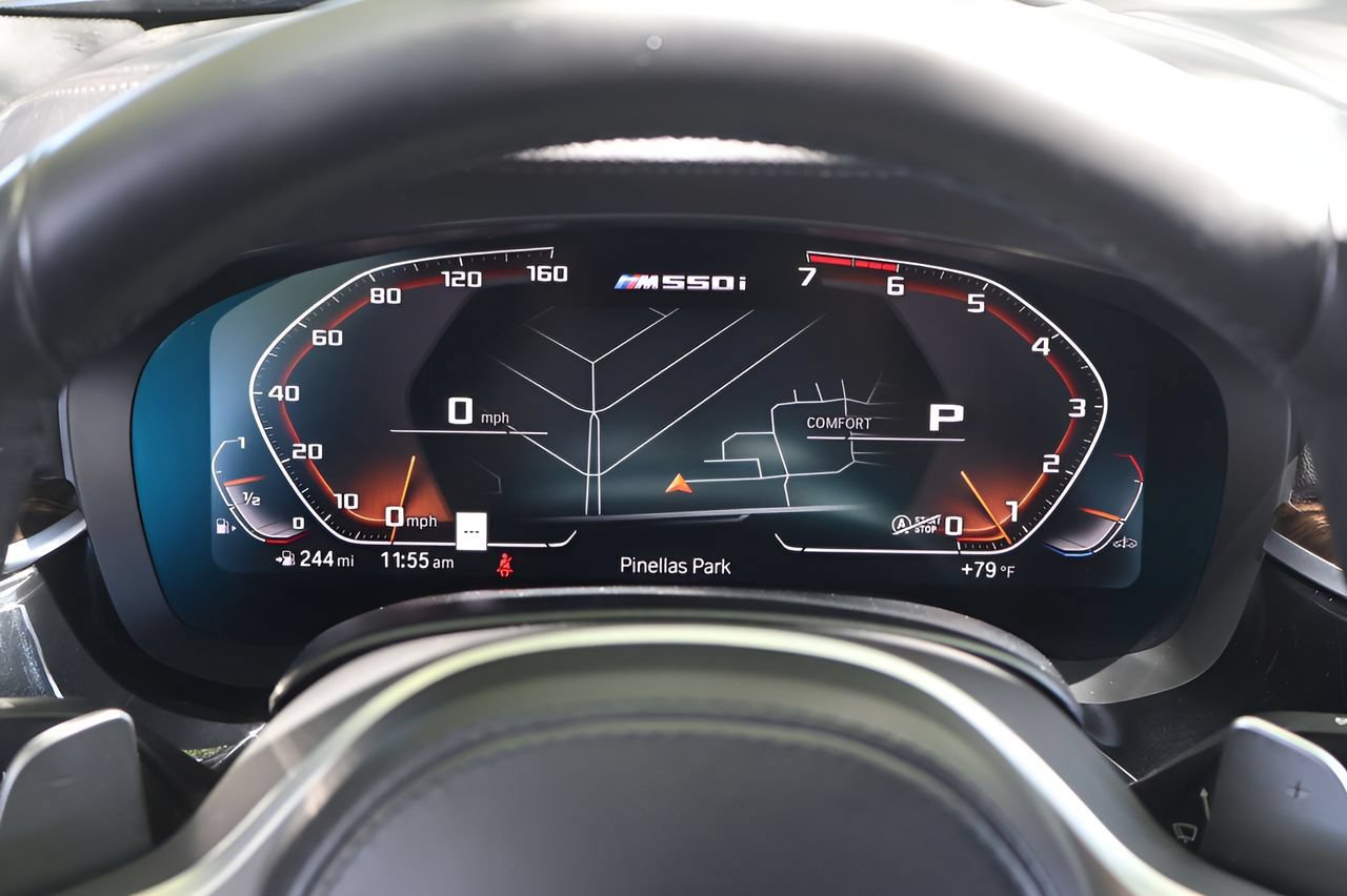 Used 2022 BMW M550i xDrive w/ Executive Package AWD/4WD image 21