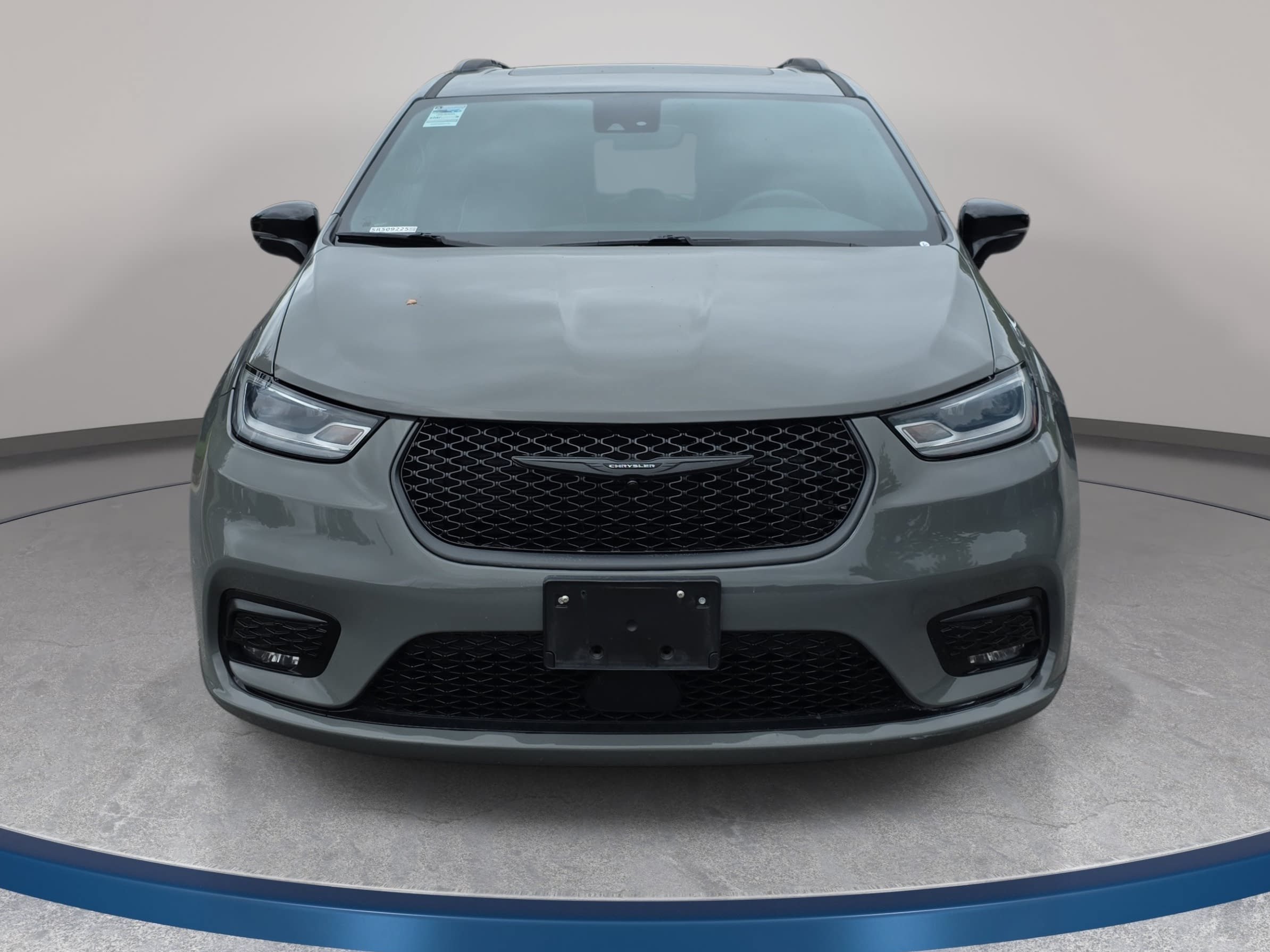 Used 2025 Chrysler Pacifica Limited FWD image 2