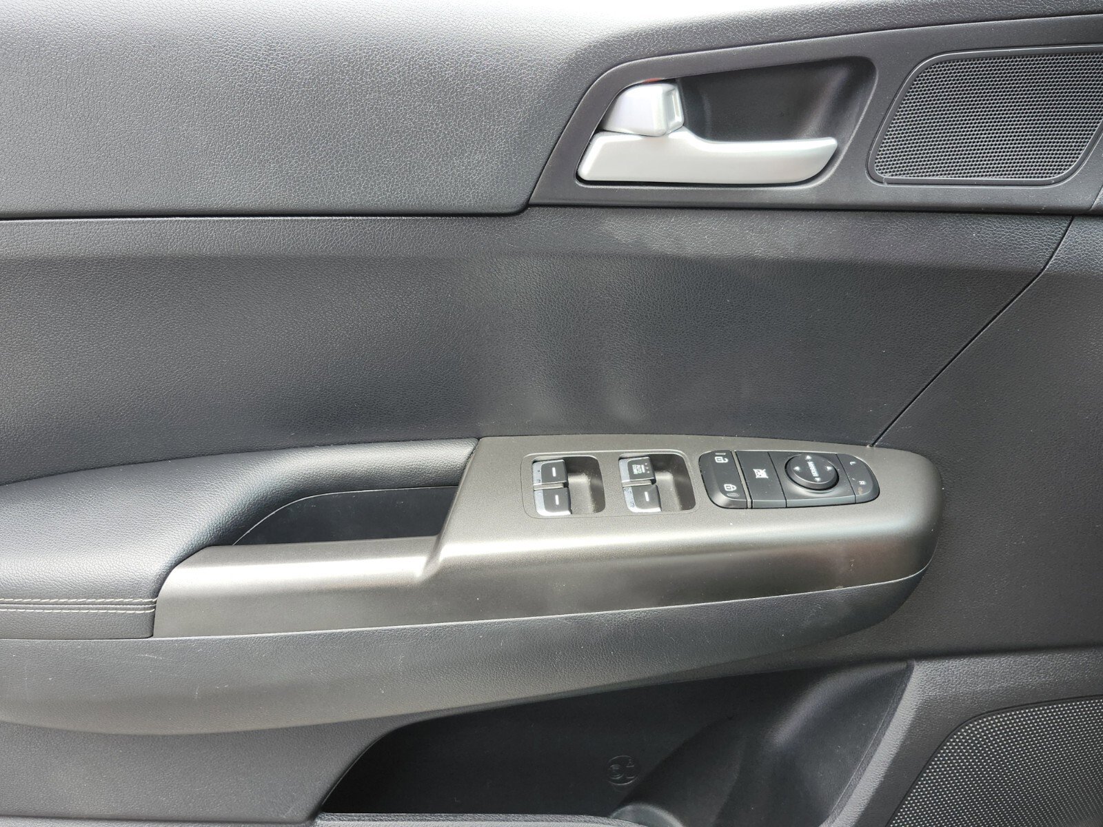 Used 2017 Kia Sportage LX image 32