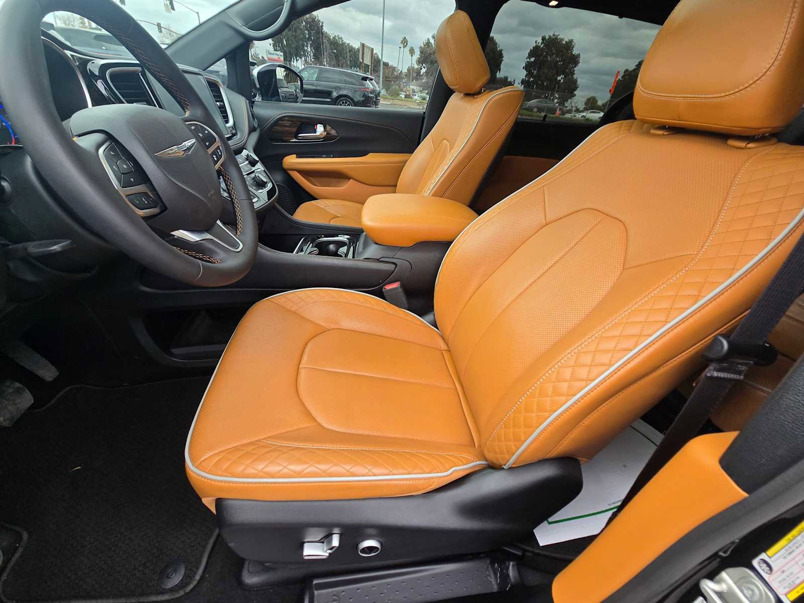 Used 2023 Chrysler Pacifica Pinnacle image 32
