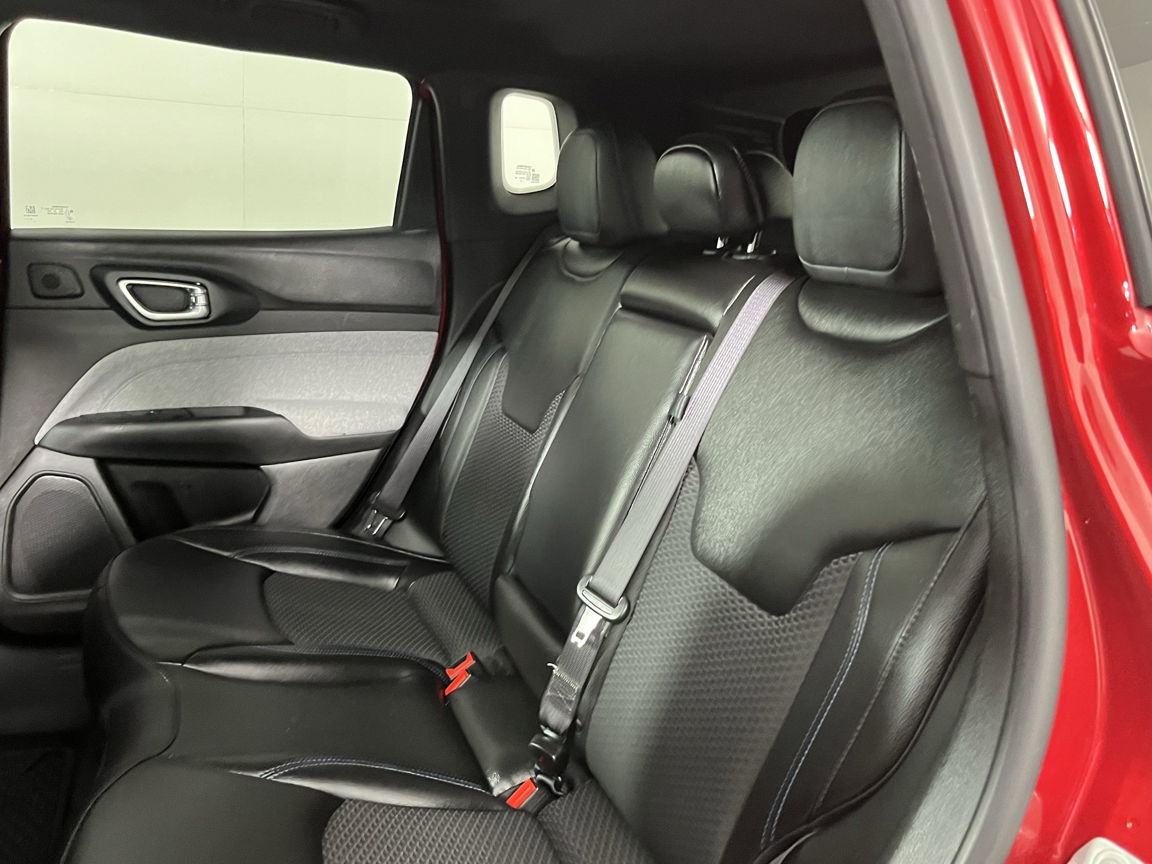 Used 2025 Jeep Compass Latitude w/ Sun & Sound Group image 13