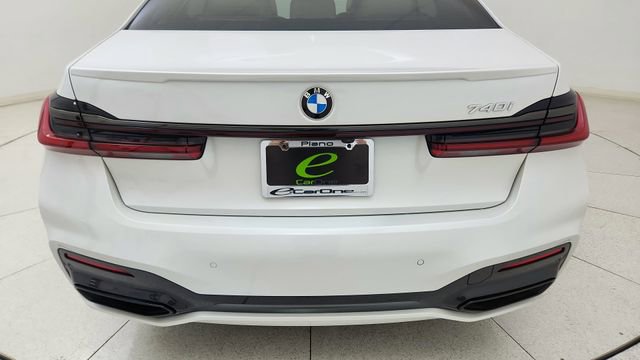 Used 2022 BMW 740i w/ M Sport Package image 11
