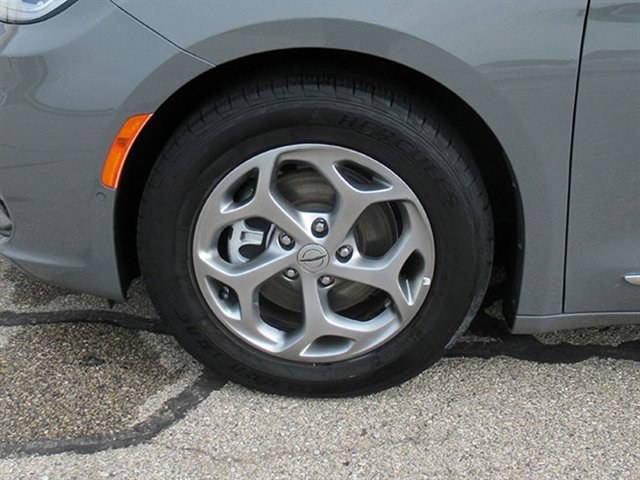 Used 2022 Chrysler Pacifica Limited image 13