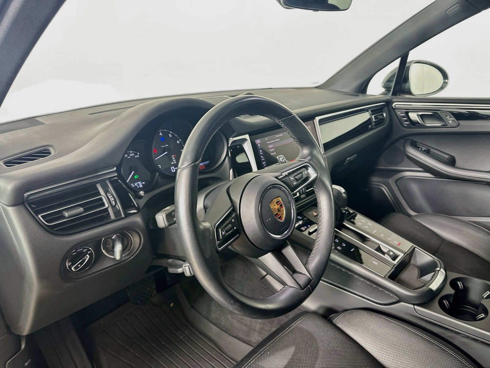 Certified 2022 Porsche Macan AWD/4WD image 33