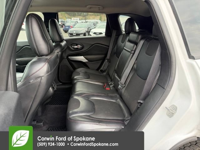 Used 2017 Jeep Cherokee Trailhawk AWD/4WD image 11