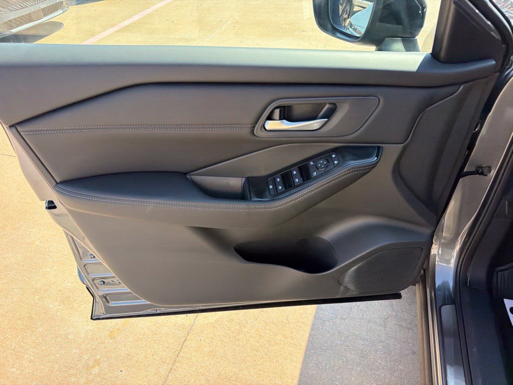 New 2026 Nissan Rogue Dark Armor AWD/4WD image 13