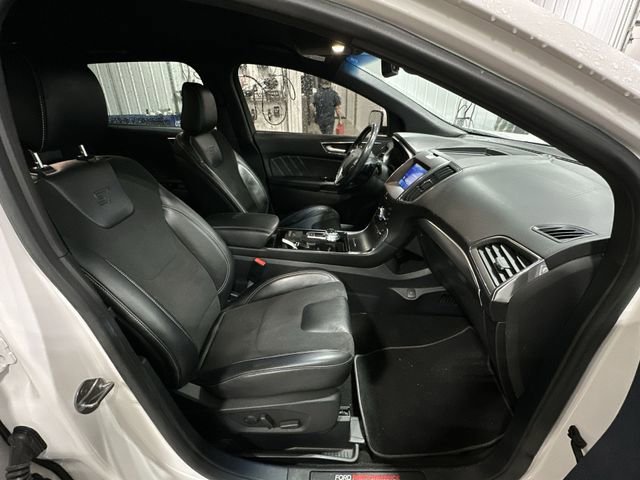 Used 2020 Ford Edge ST image 28