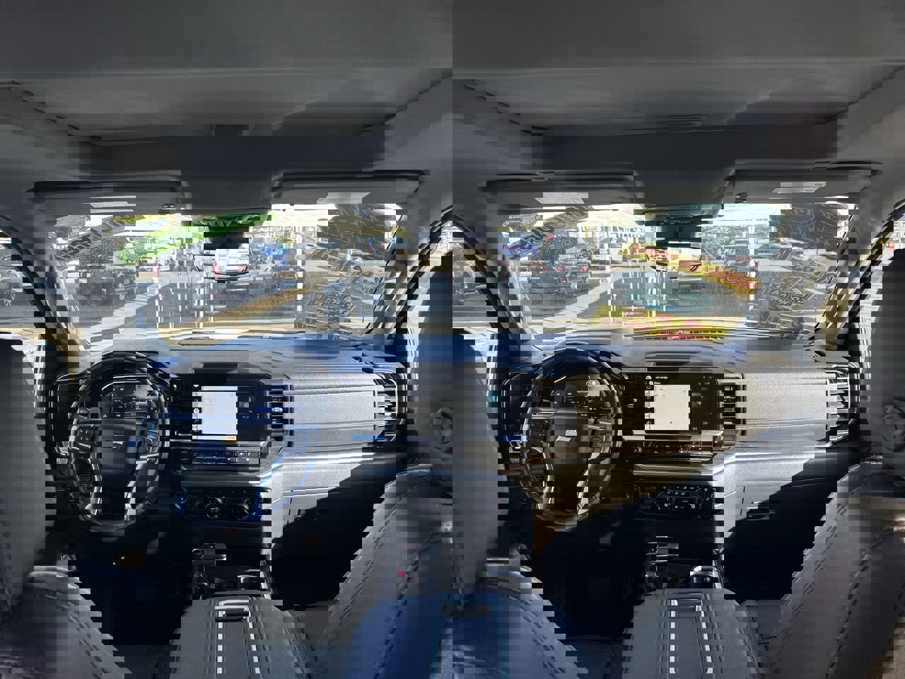 Used 2022 Chevrolet Silverado 1500 LTZ w/ LTZ Premium Package image 19