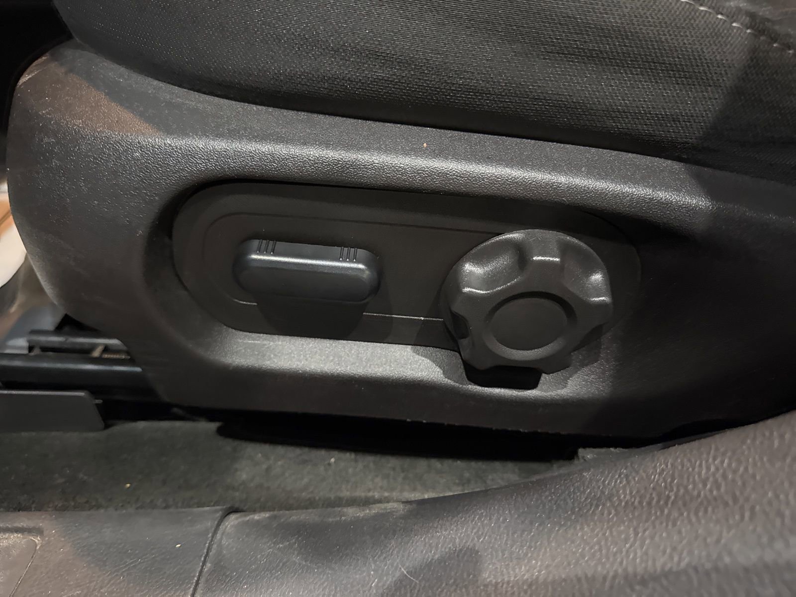 Used 2014 Ford Taurus SEL image 22