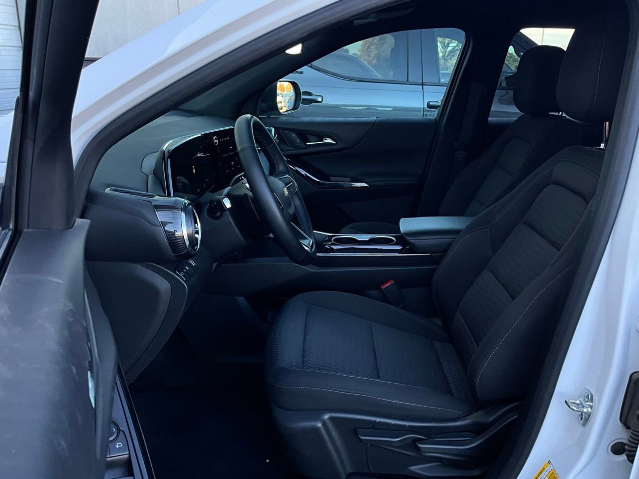 Used 2025 Chevrolet Equinox LT image 10