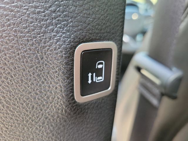Used 2025 Chrysler Pacifica Select image 19