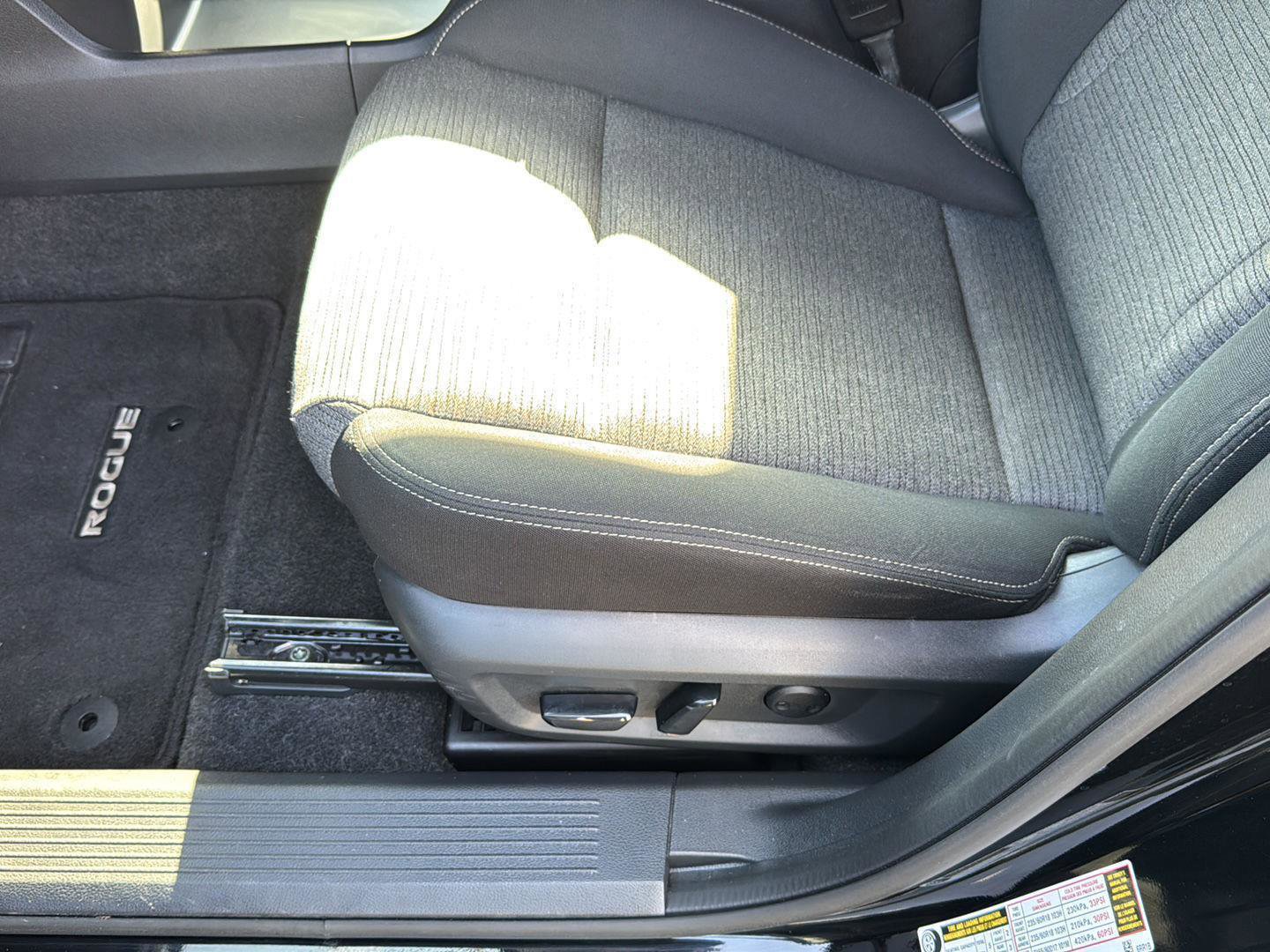 Used 2022 Nissan Rogue SV image 26