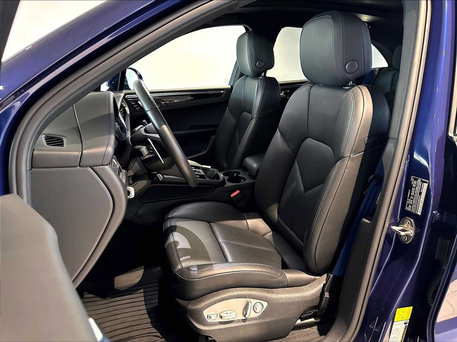Used 2026 Porsche Macan AWD/4WD image 9