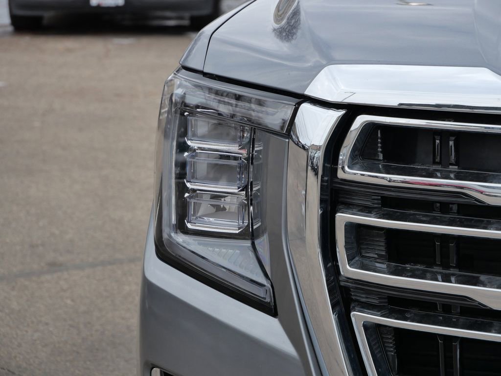 Used 2022 GMC Yukon SLT w/ SLT Premium Package image 3
