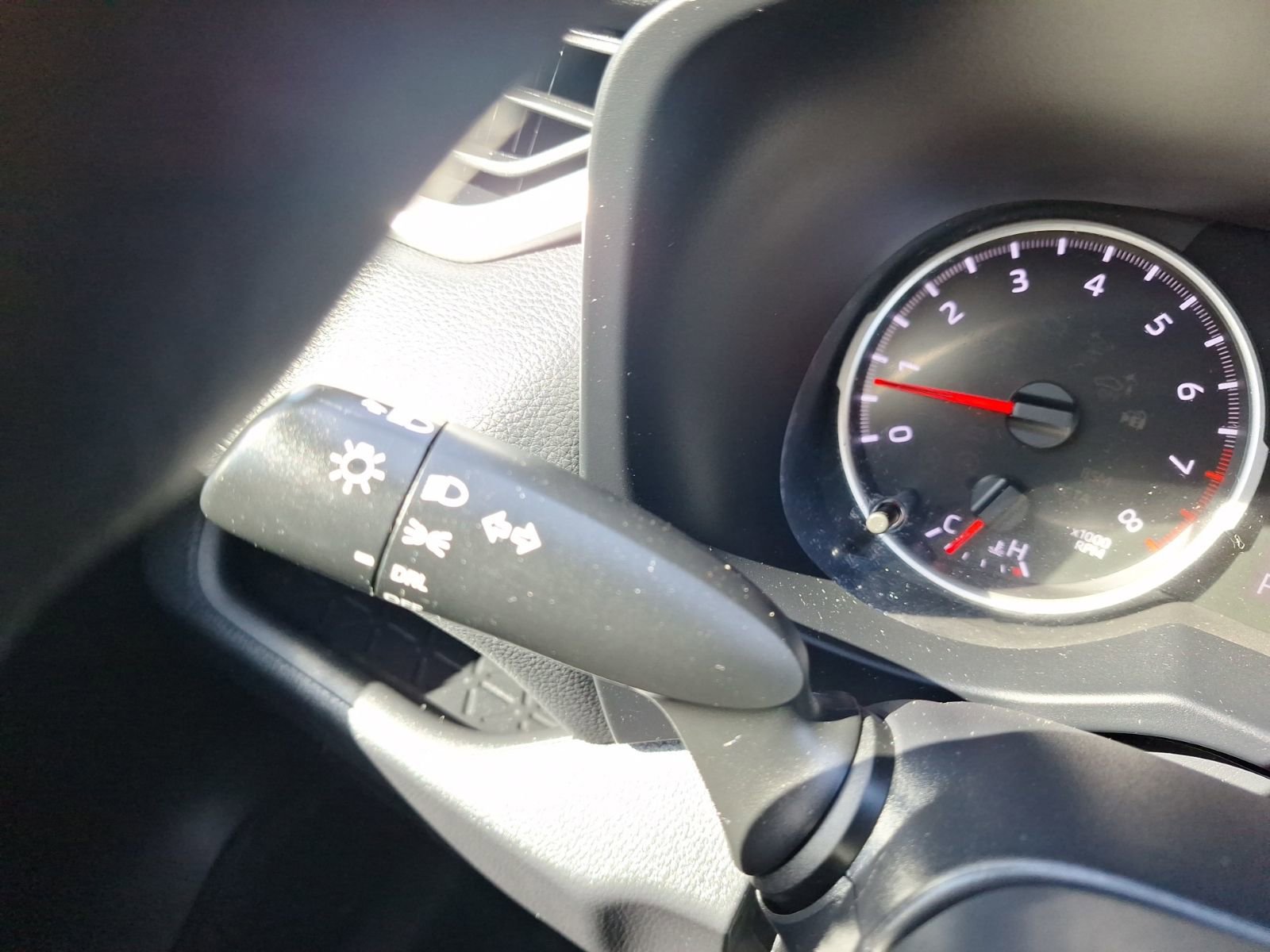 Used 2020 Toyota RAV4 LE image 23