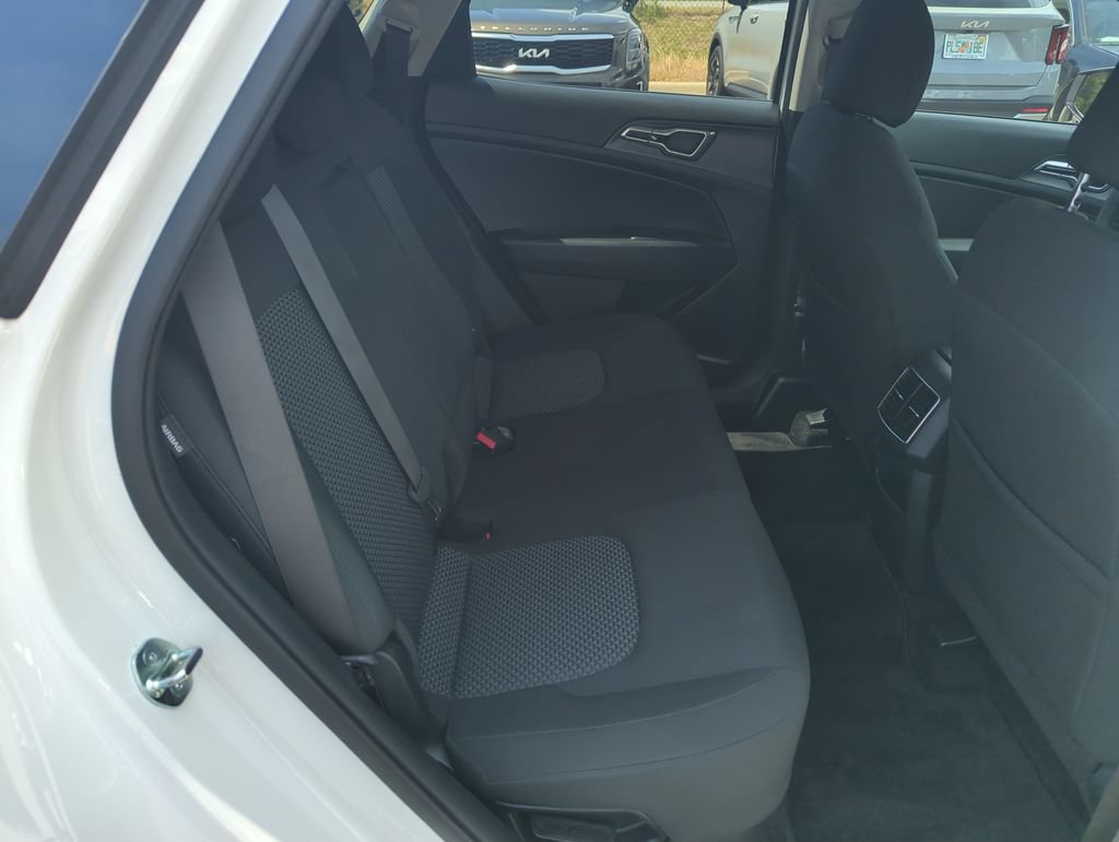 Used 2025 Kia Sportage LX FWD image 31