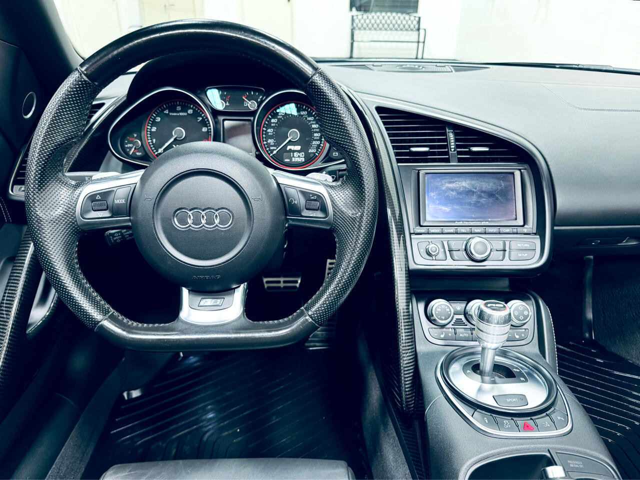 Used 2012 Audi R8 V10 w/ Enhanced Leather Pkg image 32