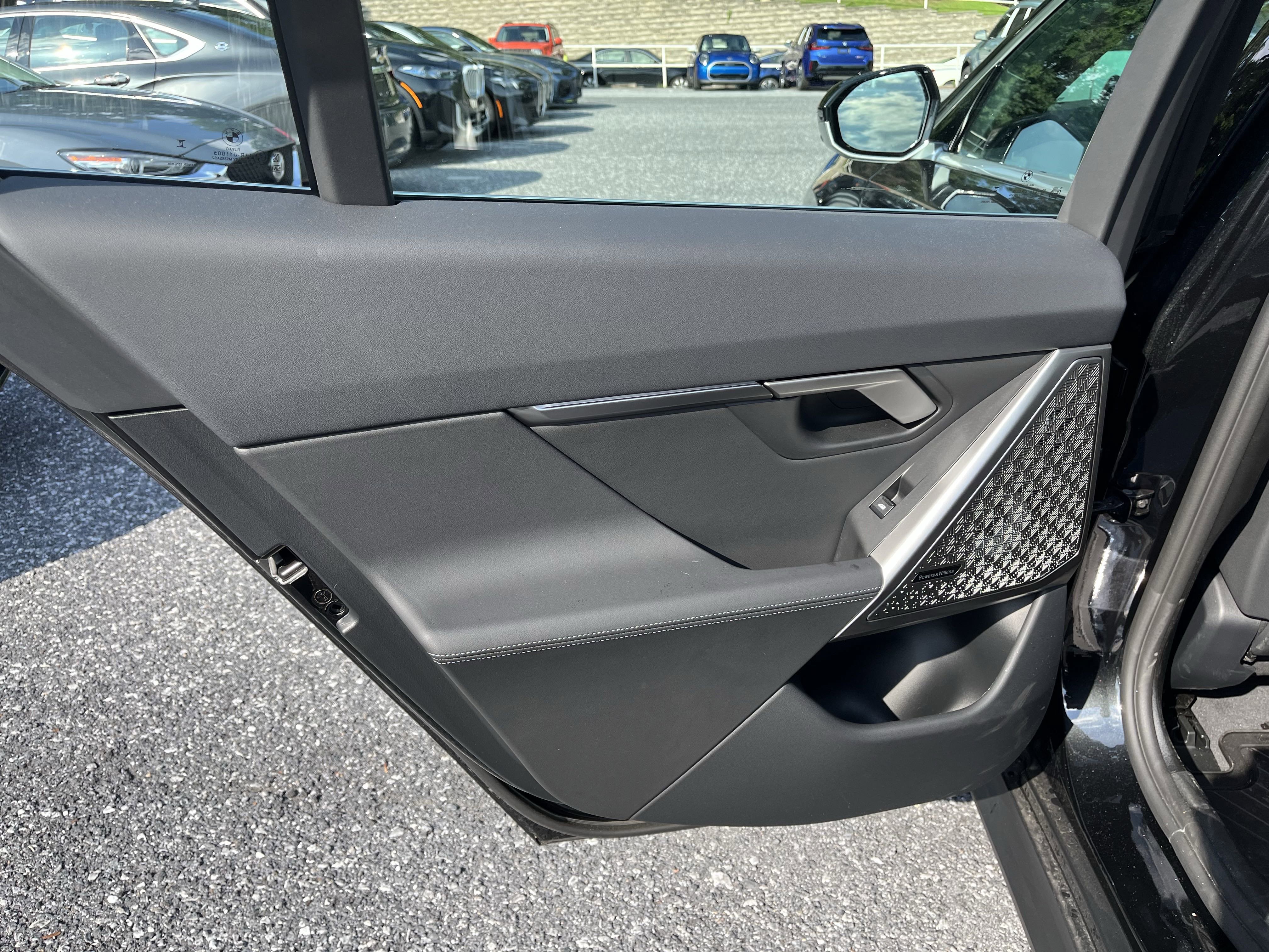 Used 2025 BMW i5 xDrive40 w/ Premium Package image 16