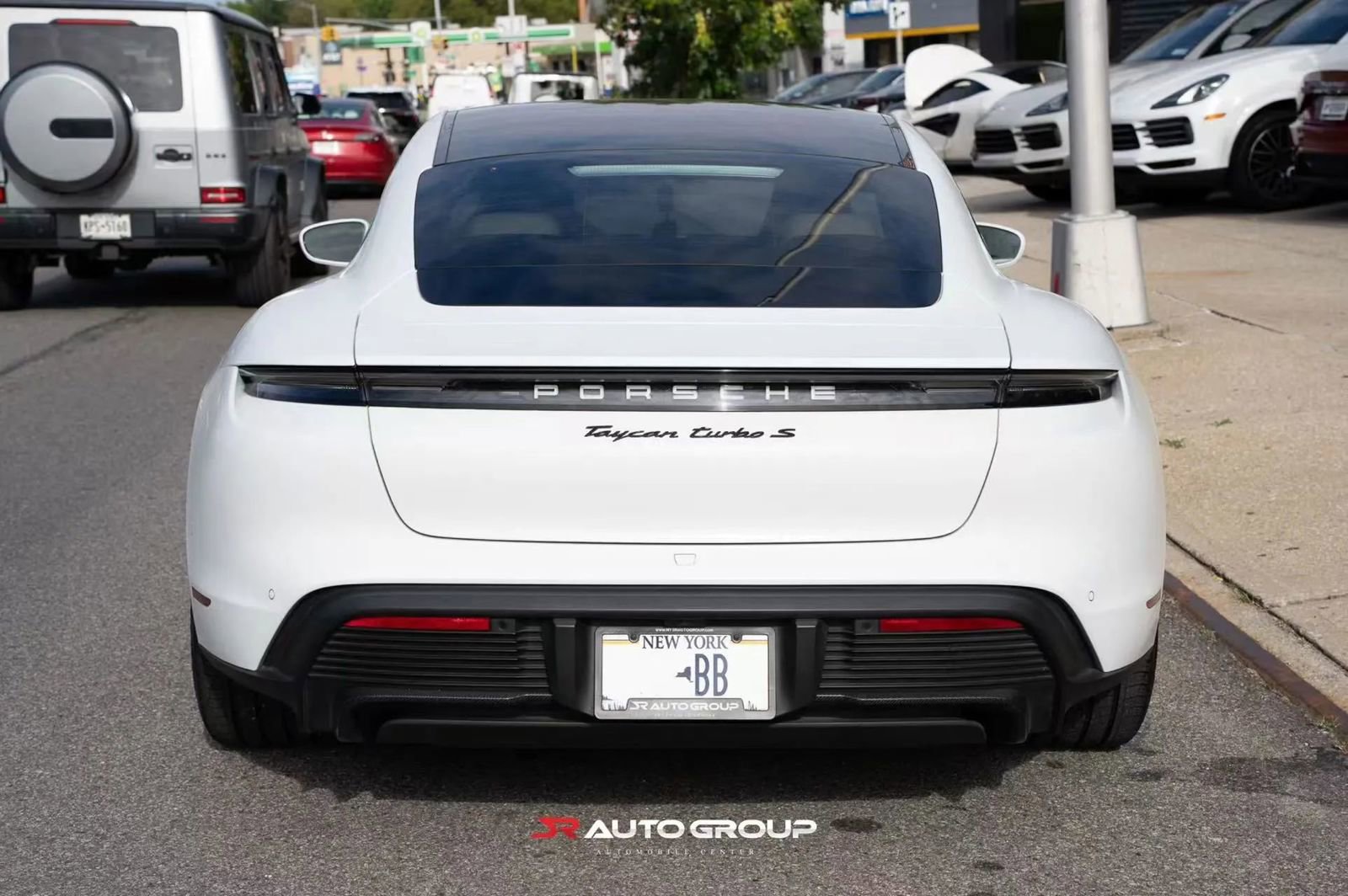 Used 2020 Porsche Taycan image 6