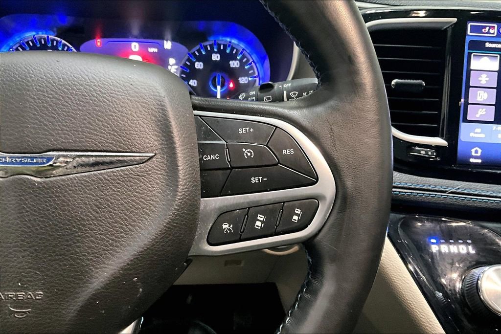 Used 2021 Chrysler Pacifica Touring-L image 11