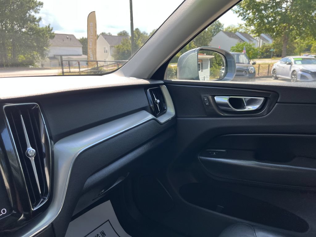 Used 2019 Volvo XC60 T5 Momentum w/ Premium Package AWD/4WD image 19