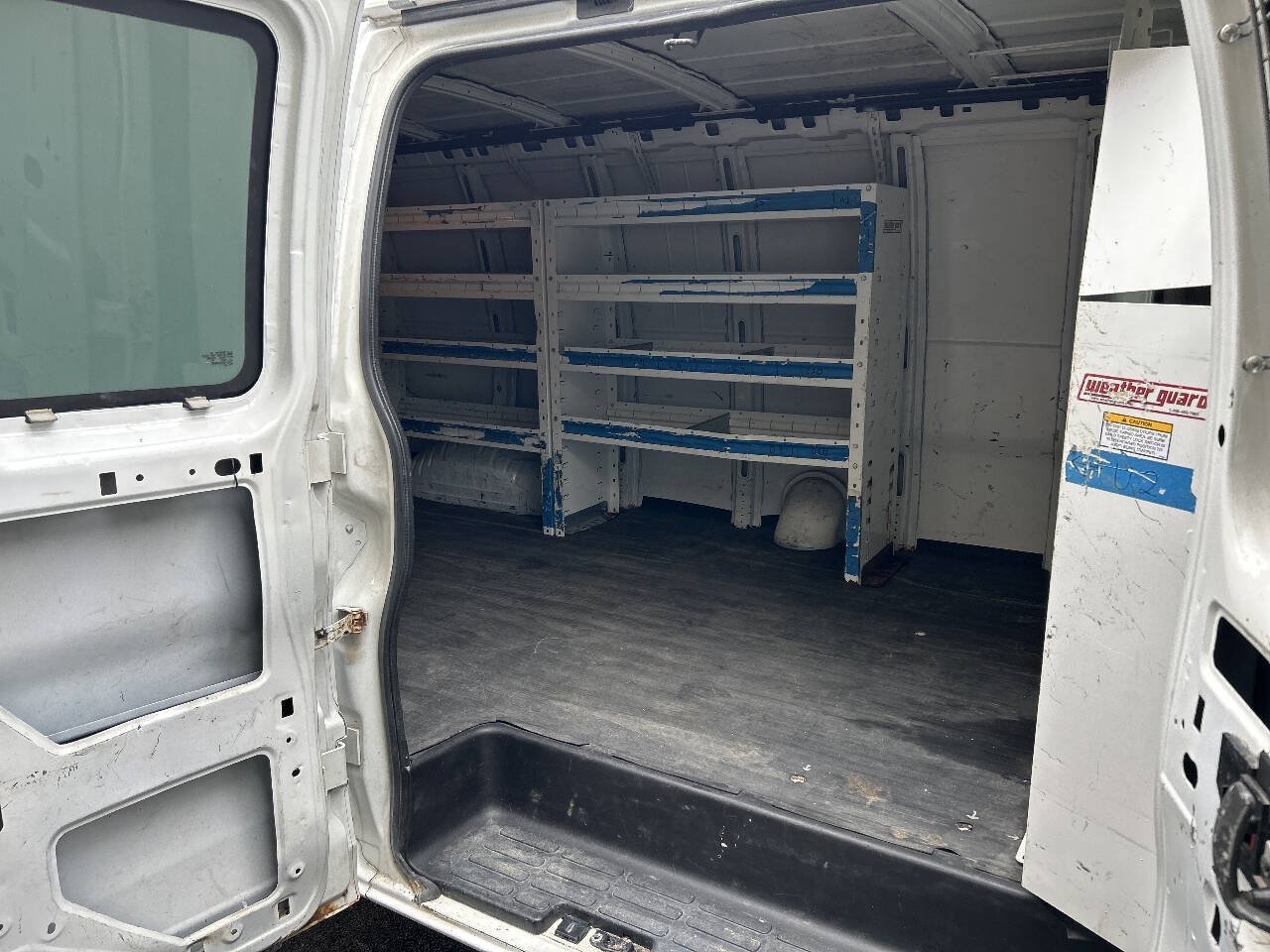 Used 2011 Chevrolet Express 2500 Extended RWD image 13