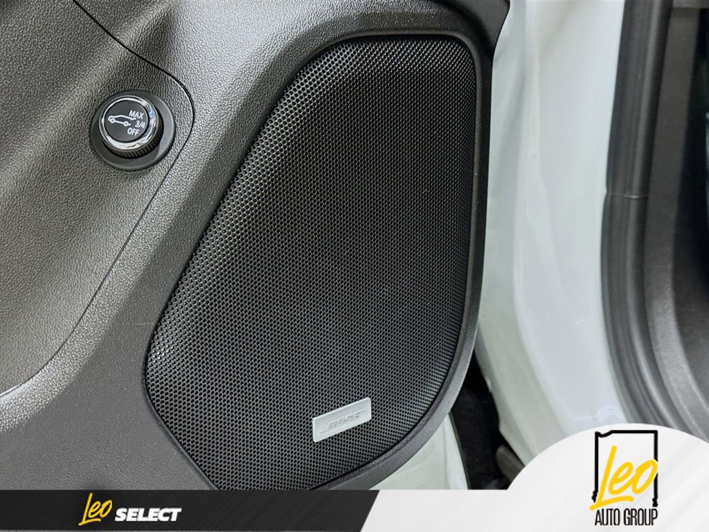 Used 2023 GMC Acadia SLT image 19