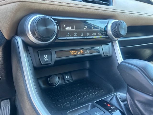 Used 2019 Toyota RAV4 LE FWD image 27