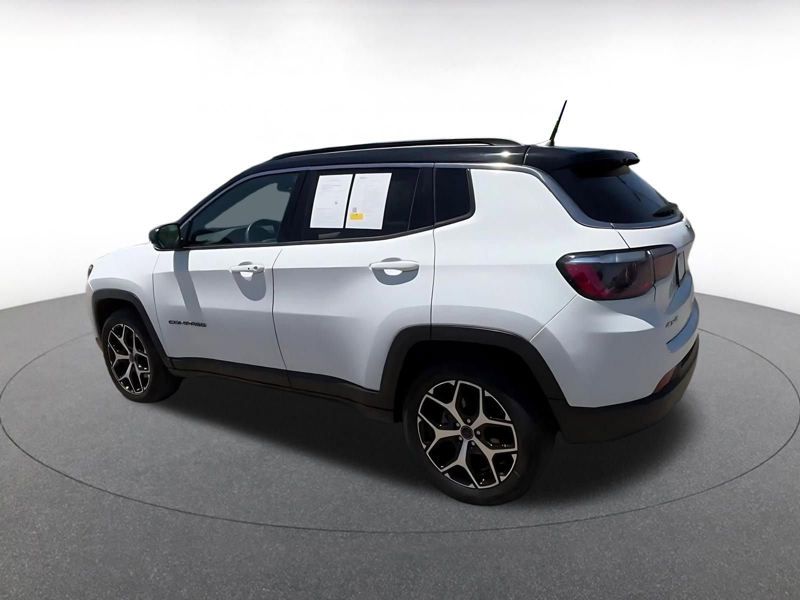 Used 2025 Jeep Compass Limited AWD/4WD image 10