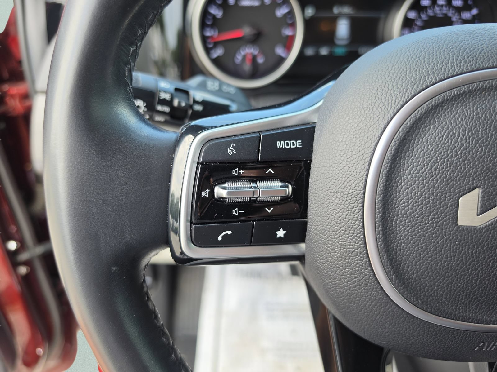 Used 2022 Kia Carnival SX FWD image 32
