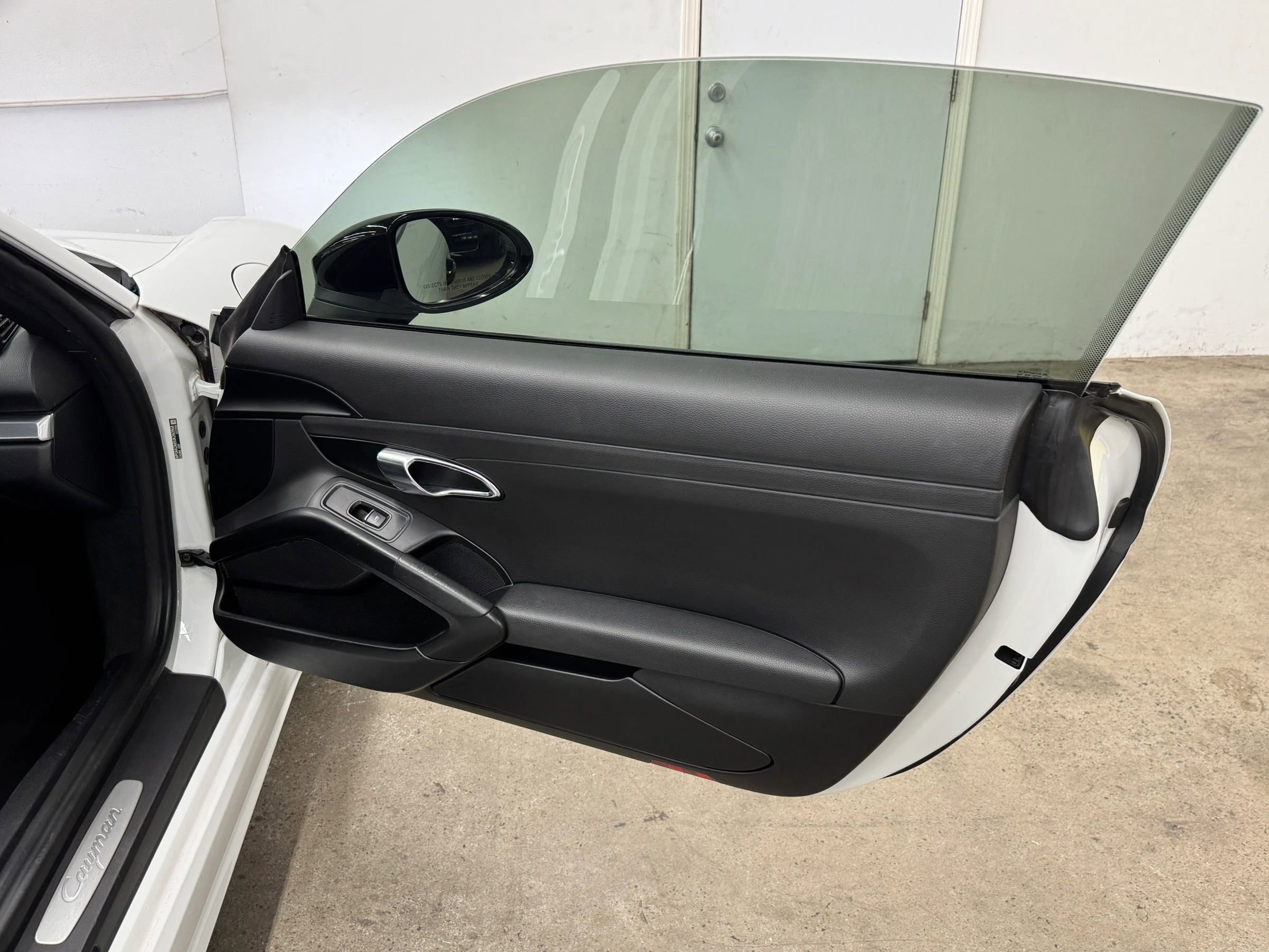 Used 2018 Porsche 718 Cayman RWD image 16