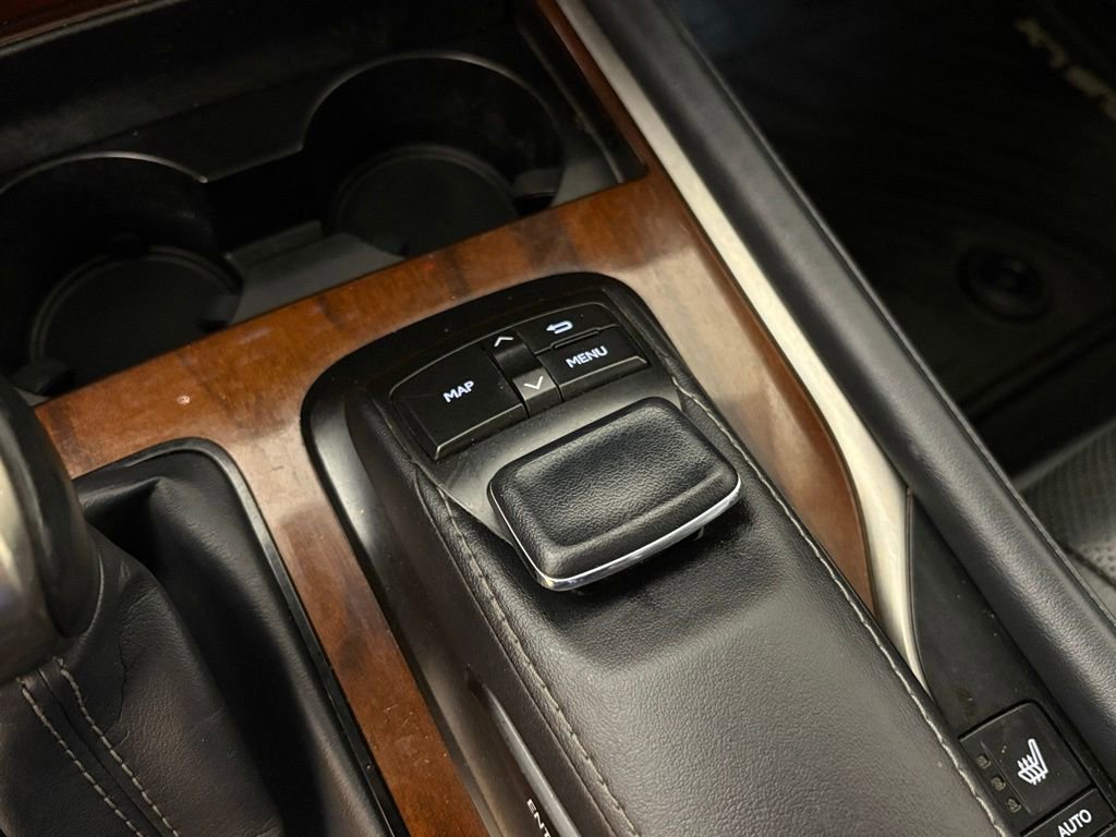 Used 2021 Lexus LX 570 4WD w/ Luxury Package image 29