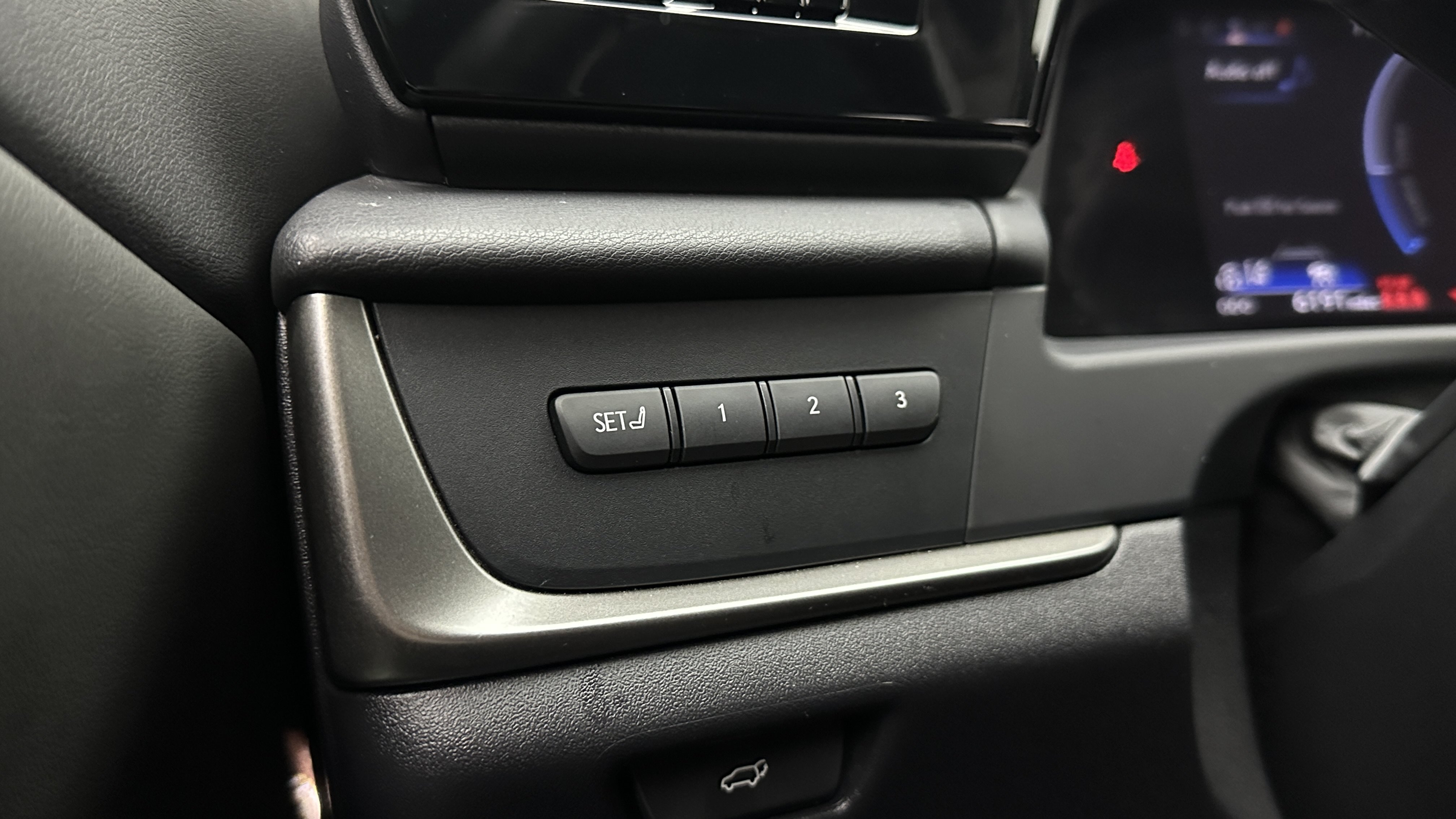 Used 2025 Lexus RZ 300e w/ Accessory Package (Z2) FWD image 21