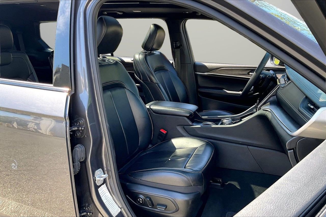 Used 2024 Jeep Grand Cherokee L Limited w/ Luxury Tech Group II image 25