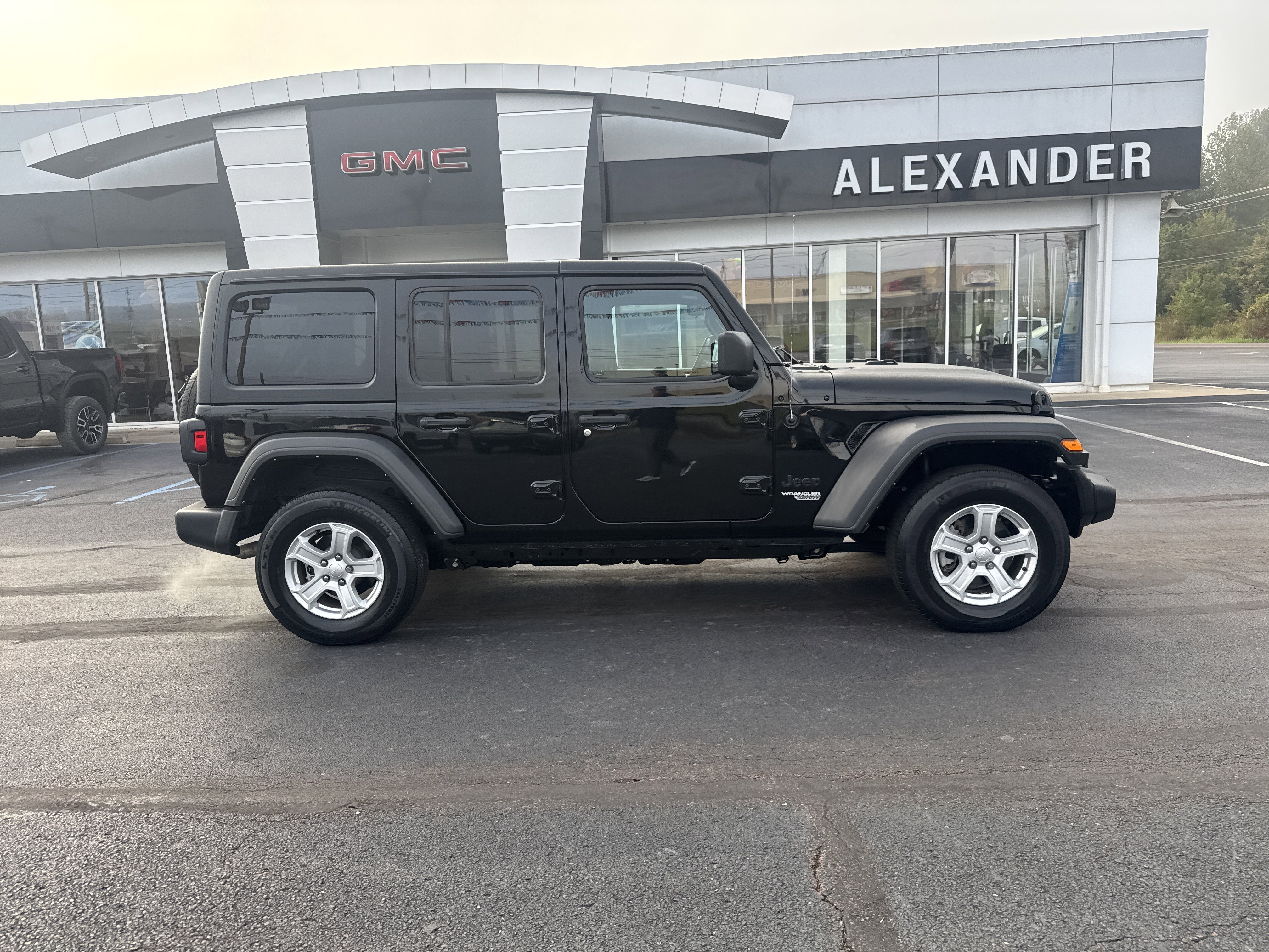Used 2021 Jeep Wrangler Unlimited Sport video 2