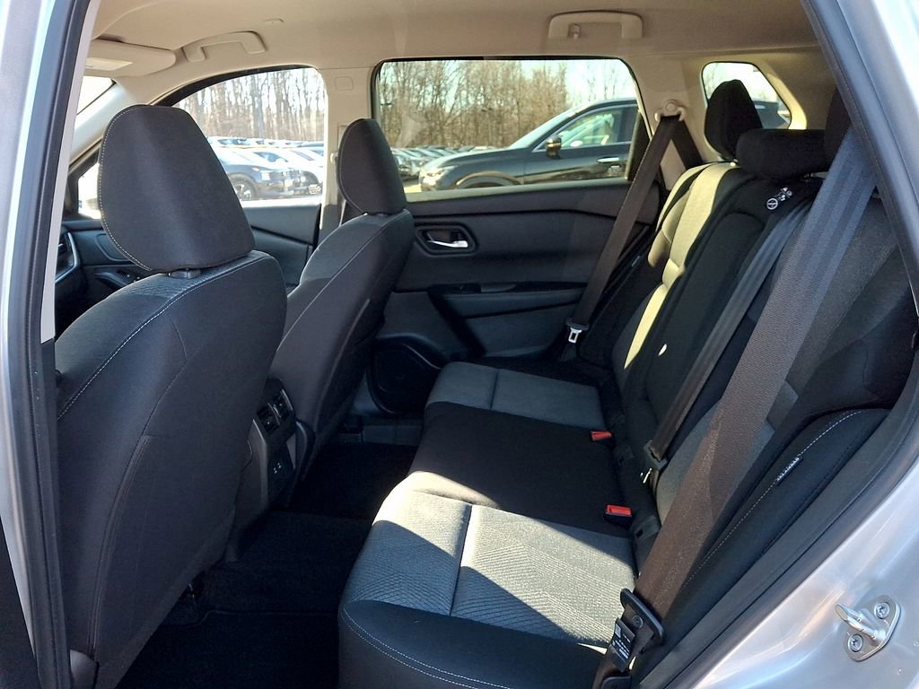 Used 2024 Nissan Rogue SV image 11