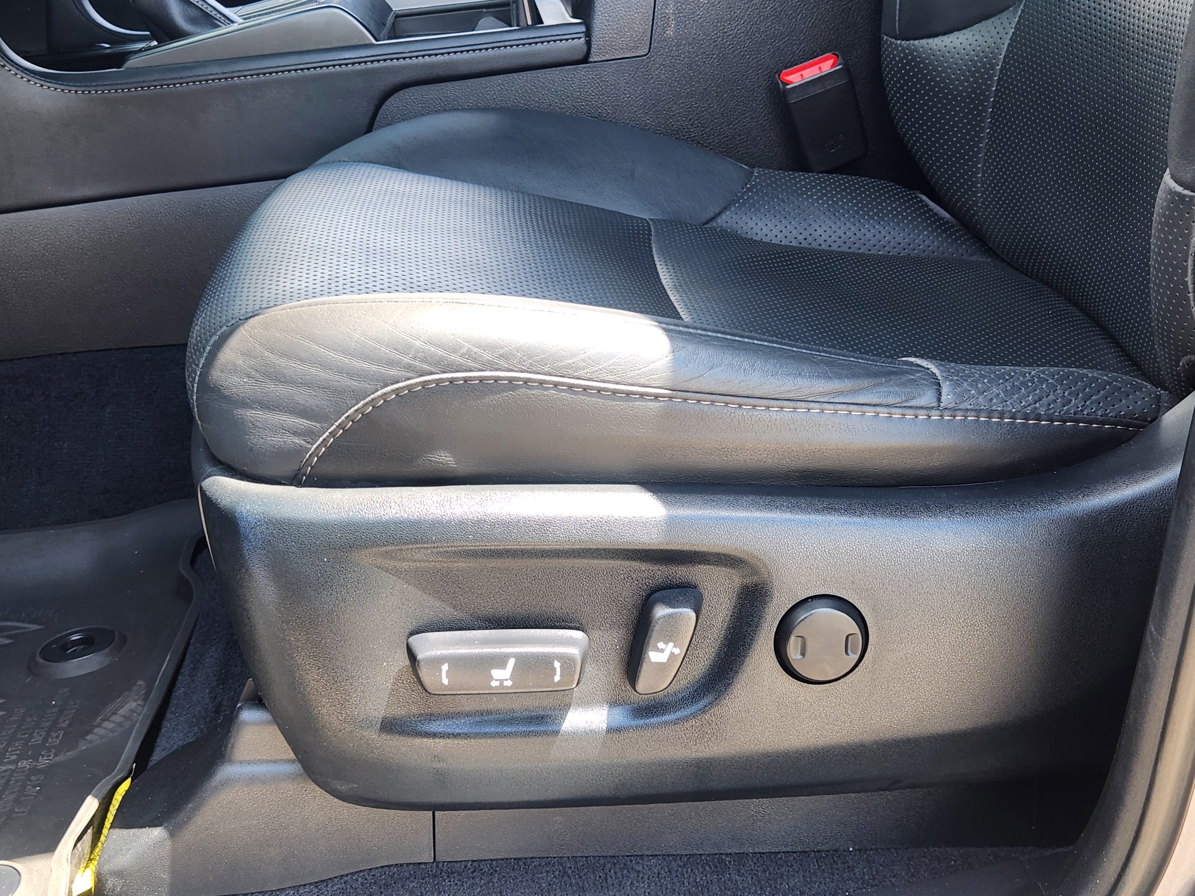 Used 2023 Lexus GX 460 Luxury w/ Sport Design Package AWD/4WD image 25