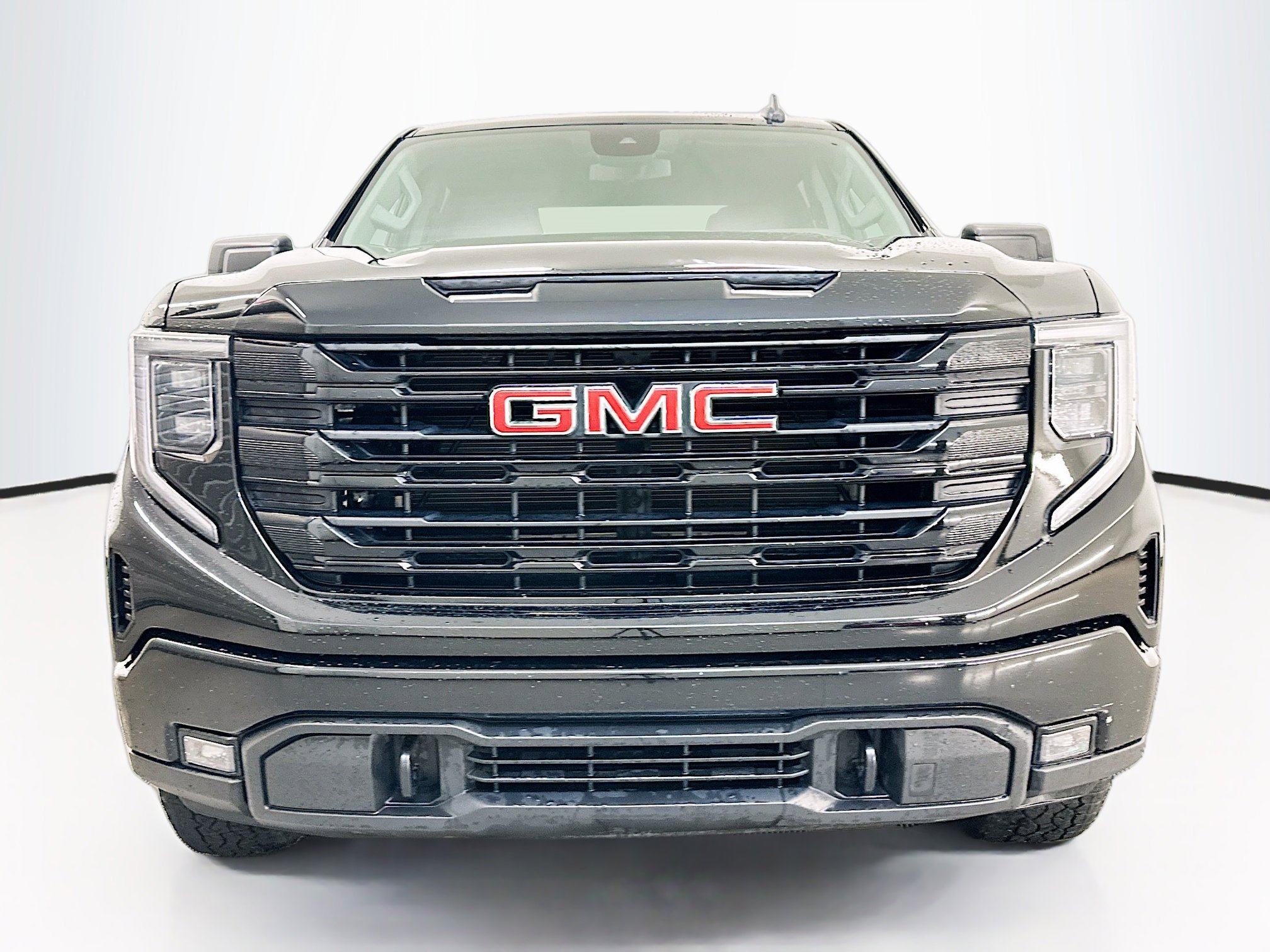 Used 2023 GMC Sierra 1500 Elevation image 2