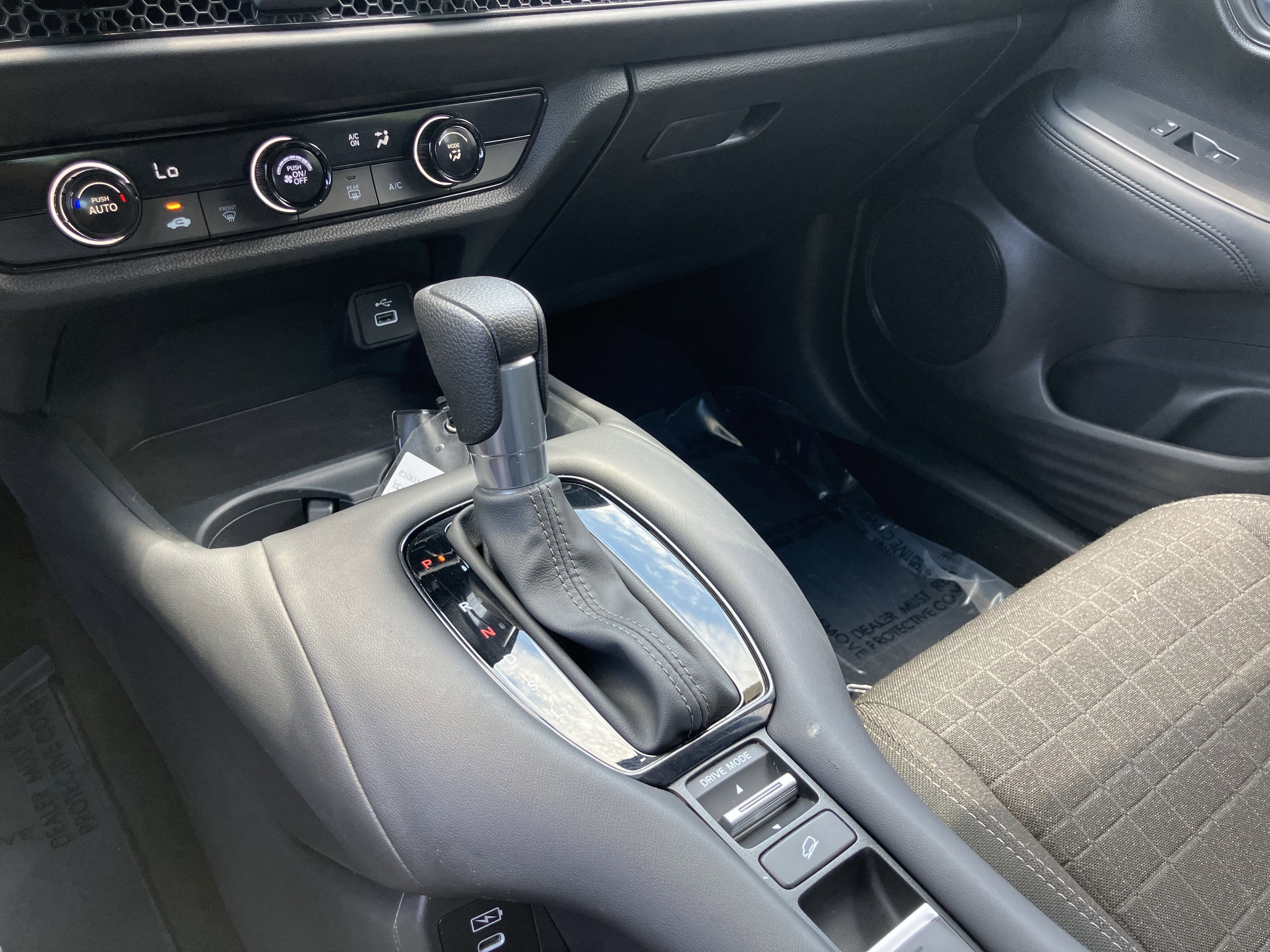 Used 2025 Honda HR-V LX image 28