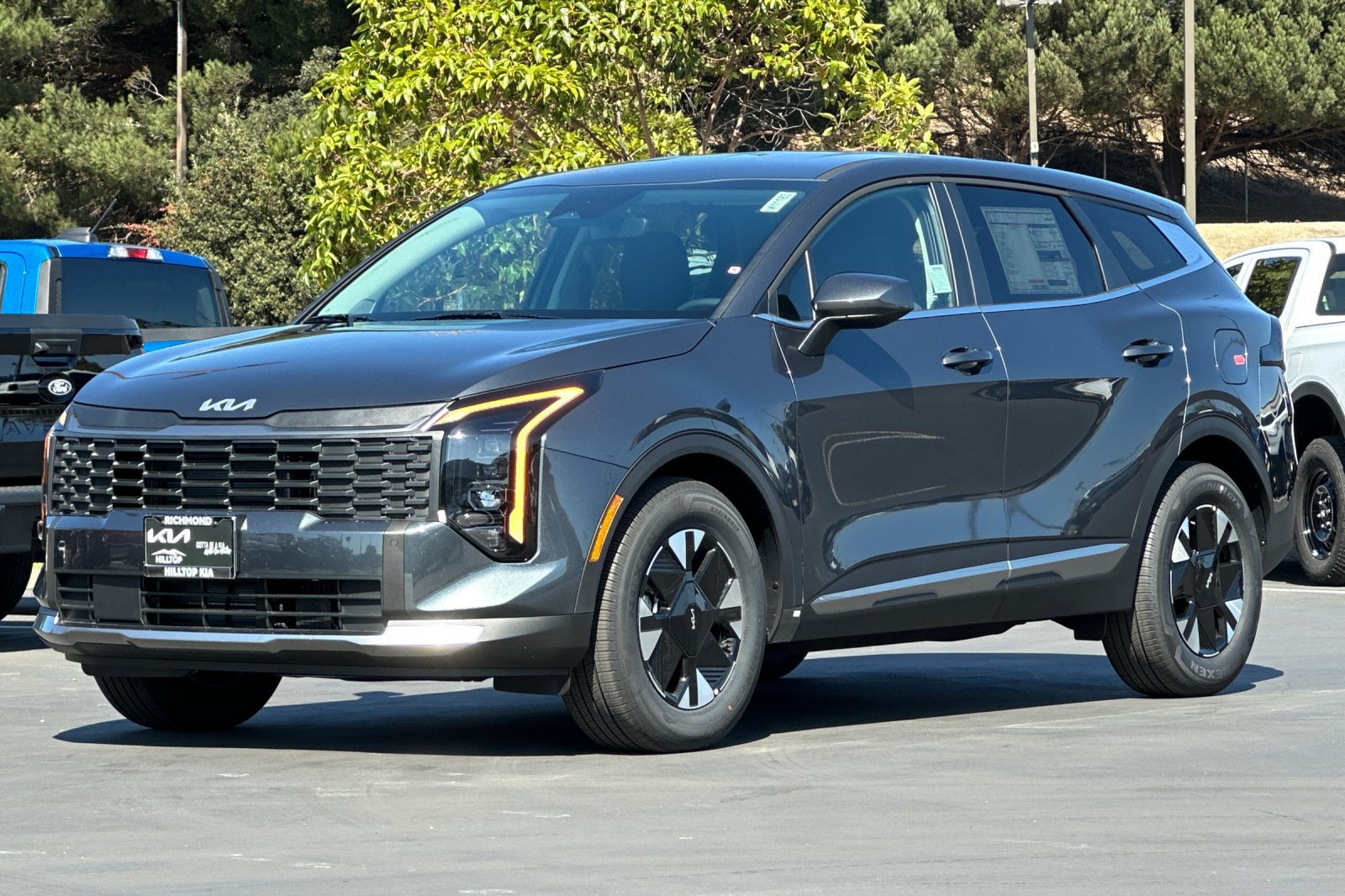 New 2027 Kia Sportage LX FWD image 8