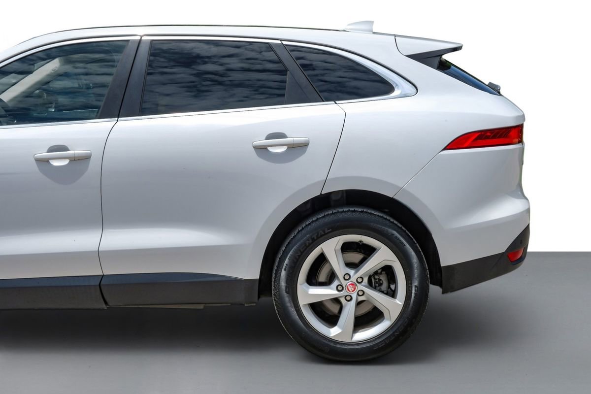 Used 2019 Jaguar F-PACE Premium AWD/4WD image 11